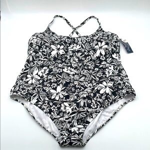 Aqua Couture Black & White Curvy Bathing Suit Adjustable Straps Swimsuit‎ - 3X